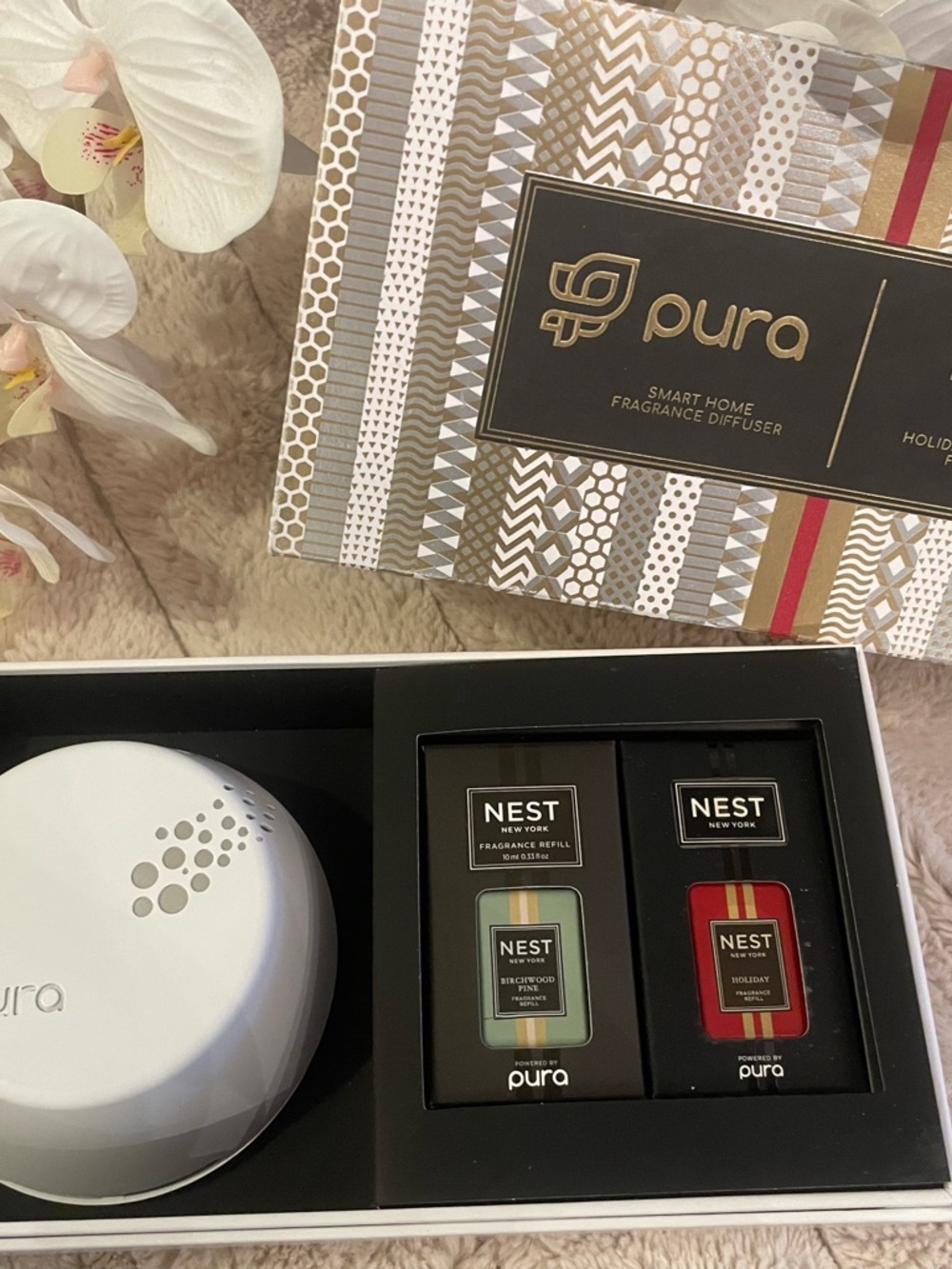 NEST Fragrances Pura Diffuser Set with Green and Red Refill Packs